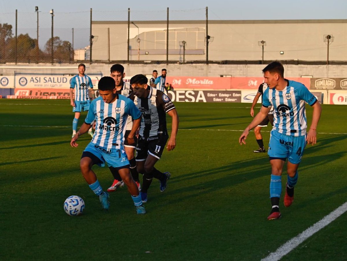 🔵⚪️ #PrimeraNacional

Final del Primer Tiempo. 🔚

#EstudiantesBA 0️⃣🆚️0️⃣ #GyEJujuy

#DaleLobo🐺⚪️🔵