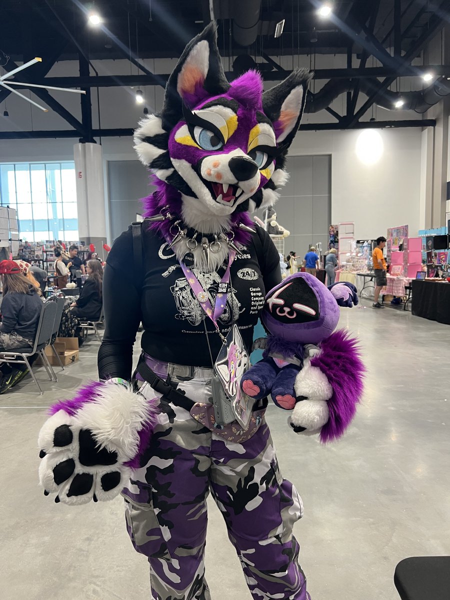 teeganblu's tweet image. Another lil cutie fursuit with Raven plushy~
#fursuit