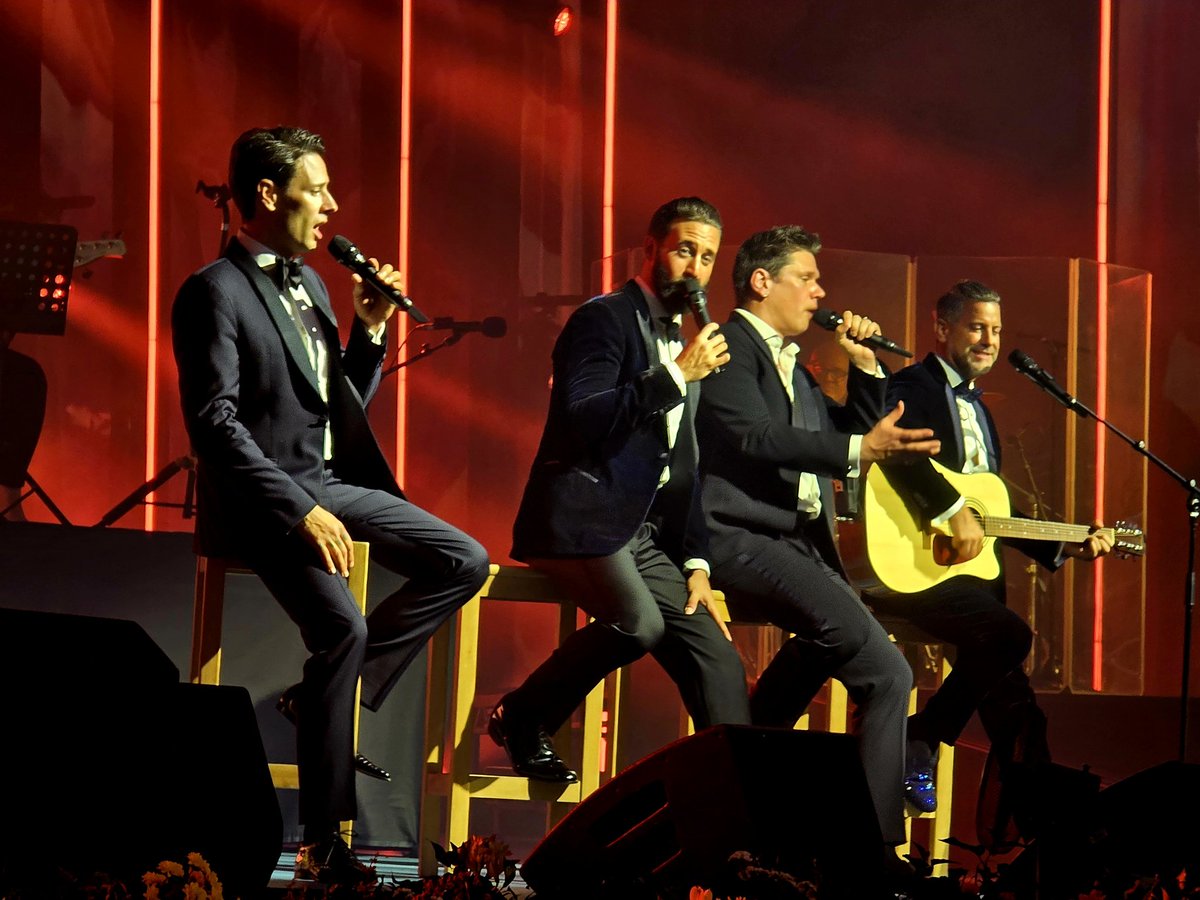 pt4496's tweet photo. Friday night with some real superstars.
Fantastic to see @ildivoofficial live in Llangollen. https://t.co/AVfyFqkjWZ
