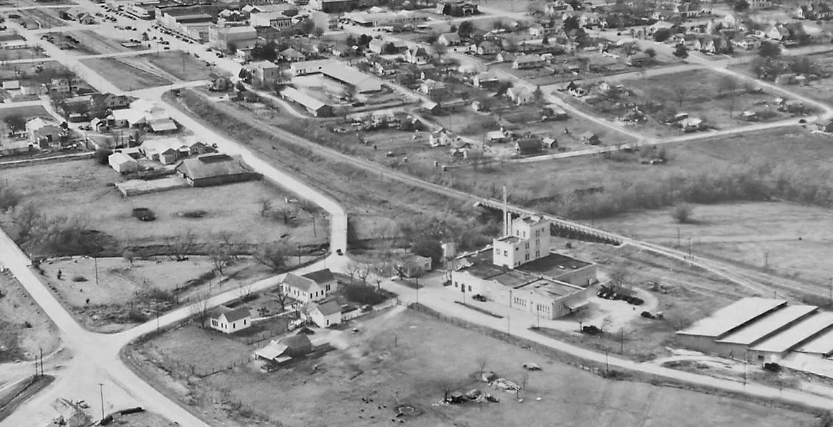 I think I'm just in a Shiner state of mind tonight, which is nice because Traces of Texas reader Remy Lahore graciously sent in this nifty 1920s photo of the Spoetzl brewery, established in 1909.  It's now the Lone Star State's oldest independent brewery. I may have drunk a beer