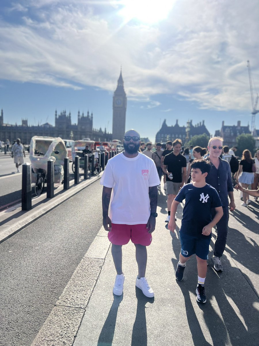 phbetter3's tweet photo. Um dia quente em Londres !!!!! https://t.co/dJWOwJwRkp