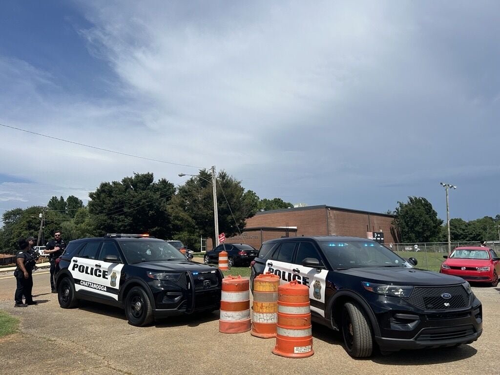 ChynoNews's tweet photo. Shooting U.S.
Multiple people are injured after a shooting at the Tyner Community Centre in Chattanooga. All victims have been transported to hospital
Police are urging community members to avoid the area. The cause of the shooting remains unknown.
#Shooting #Tyner #Tennessee https://t.co/e1wImjgebc