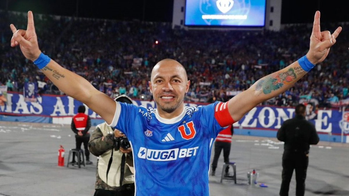 Mufandrismo's tweet photo. Marcelo Díaz en el Superclásico:
-Es suplente
-Entra a la cancha al minuto 69
-Expulsado al minuto 90
-Hace que expulsen al capitán de la contra https://t.co/uQhq4CWkB0