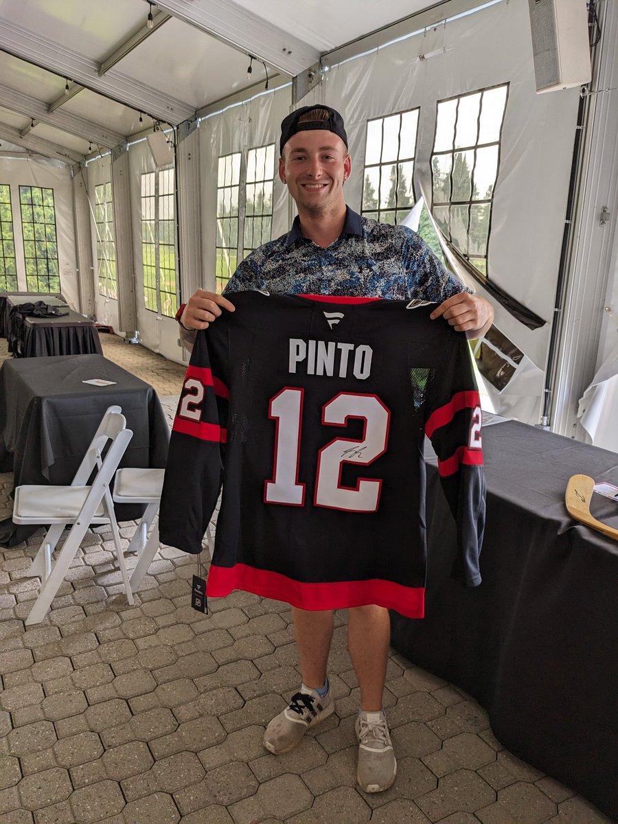 BringBackLee's tweet image. Lot of happy raffle prize winners left with some cool Sens swag thanks to the Sens Foundation and Sens Ticketing Department! #SensTwitterScramble