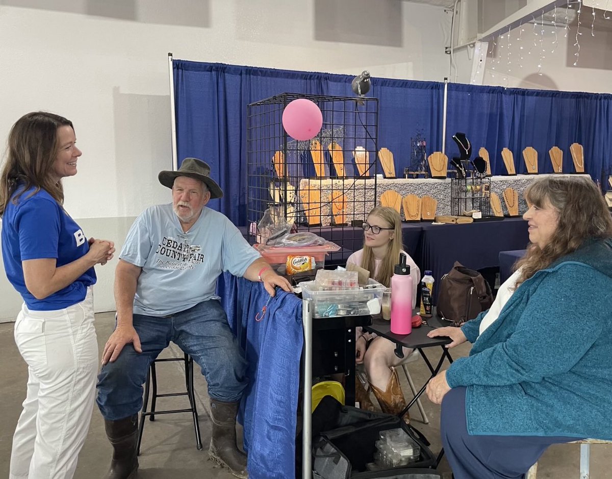 BohannanIowa's tweet image. It was a wonderful afternoon greeting Iowans at the Cedar County Fair! Great to see all the 4-H kids showing their animals and their other projects (not to mention their proud parents).
I had a very informative conversation with the county emergency management team. It was…