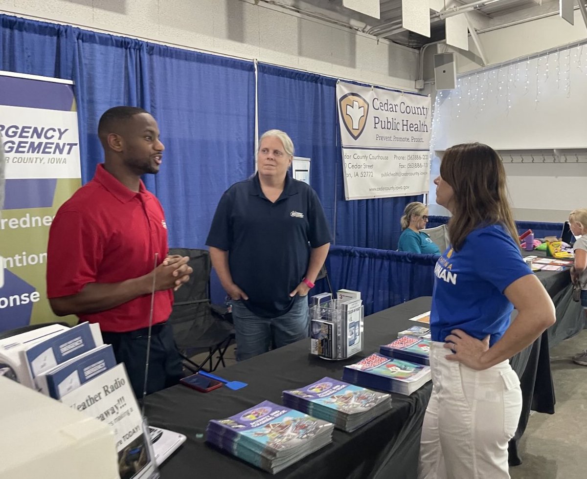 BohannanIowa's tweet image. It was a wonderful afternoon greeting Iowans at the Cedar County Fair! Great to see all the 4-H kids showing their animals and their other projects (not to mention their proud parents).
I had a very informative conversation with the county emergency management team. It was…