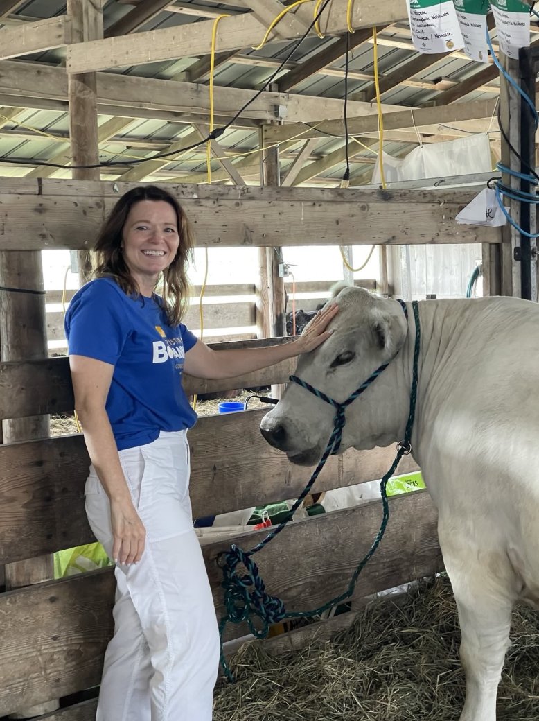 BohannanIowa's tweet image. It was a wonderful afternoon greeting Iowans at the Cedar County Fair! Great to see all the 4-H kids showing their animals and their other projects (not to mention their proud parents).
I had a very informative conversation with the county emergency management team. It was…