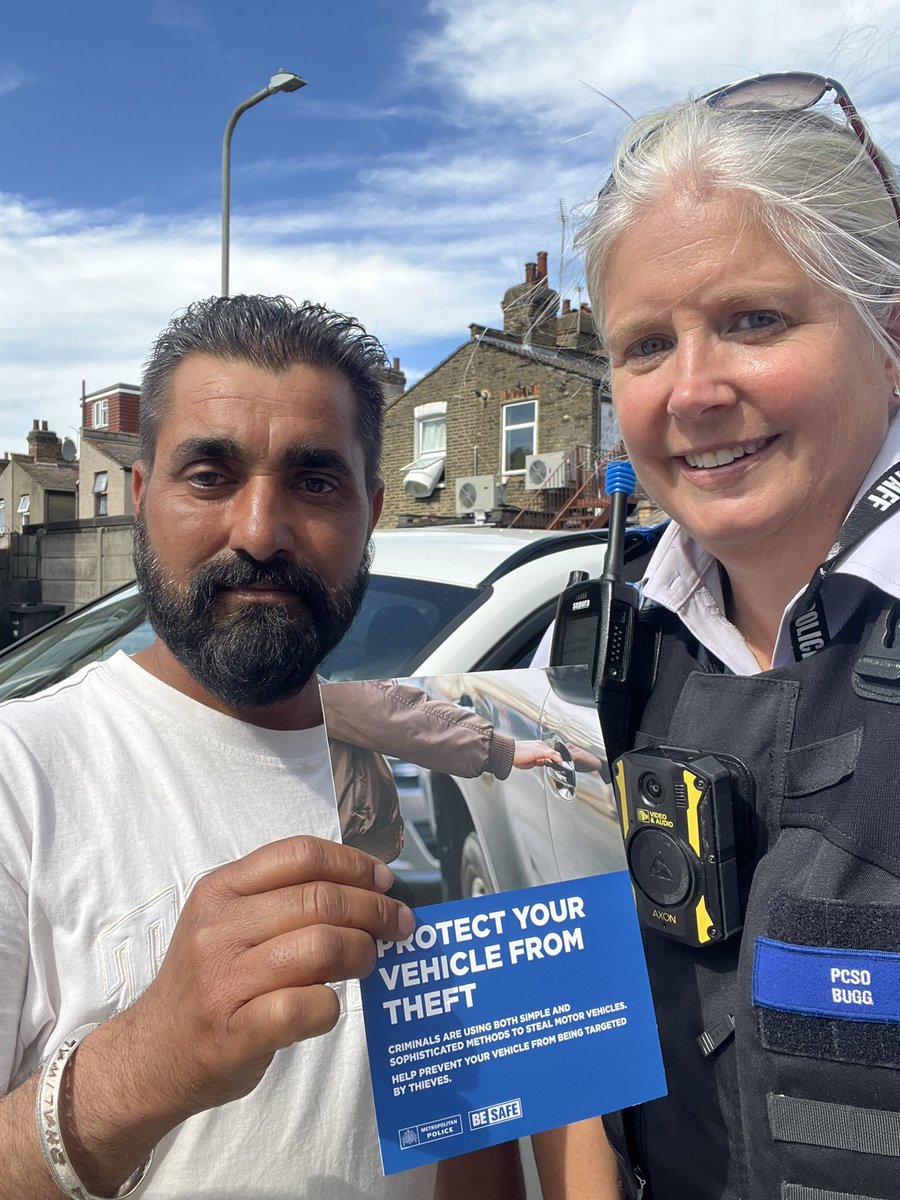 MPSClementswood's tweet image. @MPSClementswood Officer 7069EA was out on Henley rd & Mortlake Rd today handing out motor vehicle crime leaflets and engaging with members of the public, giving crime prevention advice.
@MPSLoxford
@MPSRedbridge
