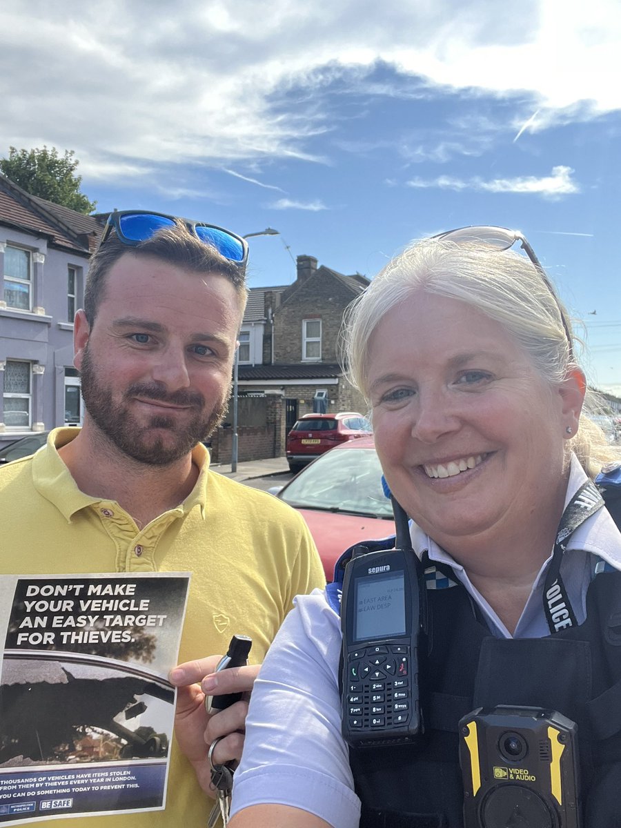 MPSClementswood's tweet image. @MPSClementswood Officer 7069EA was out on Henley rd & Mortlake Rd today handing out motor vehicle crime leaflets and engaging with members of the public, giving crime prevention advice.
@MPSLoxford
@MPSRedbridge