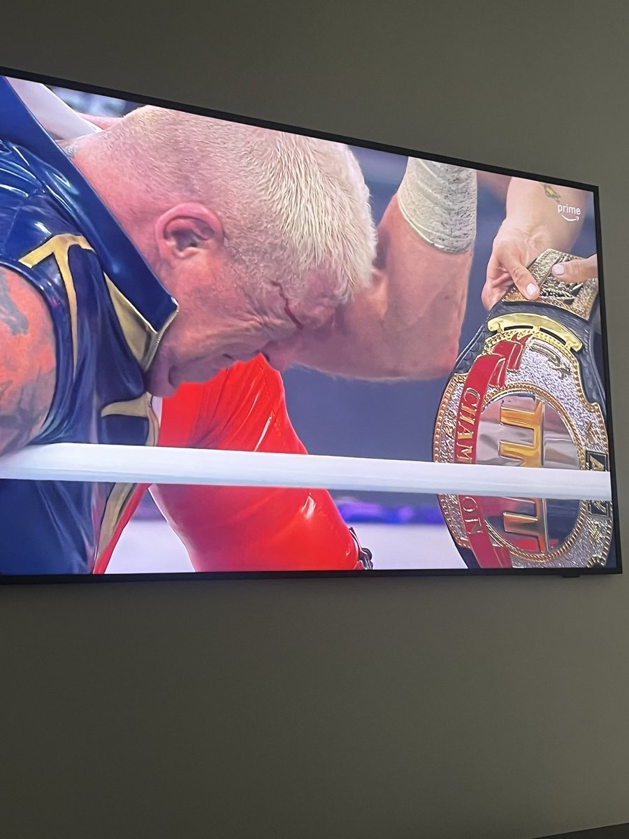 LiamDaly3's tweet image. Wholly unexpected but a glorious sight to see @dustinrhodes 👏🏻🙌🏻 #AEWAllInTexas