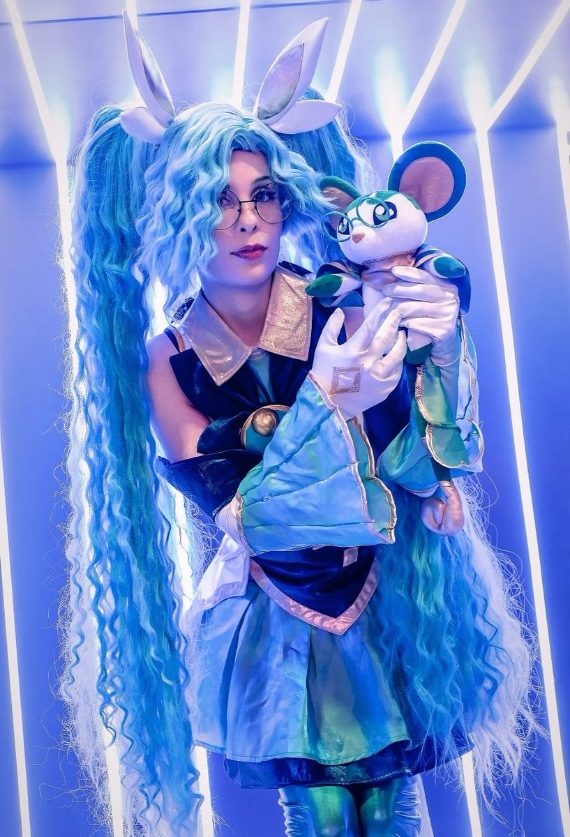 AFengHuan's tweet photo. ✨ O Som das estrelas guia o meu coração...  🎶
Sona Guardiã Estelar @LoLegendsBR

#StarGuardian #SonaCosplay #LeagueOfLegends #CosplayBr #SonaStarGuardian #cosplay https://t.co/6sY4gMuNYQ