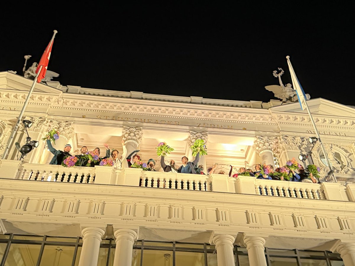 Zürich kann Oper. Oper für alle. Umwerfende Inszenierung von Hofmanns Erzählung im Haus und auf dem Sechseläuteplatz und Verabschiedung von Andreas Homoki