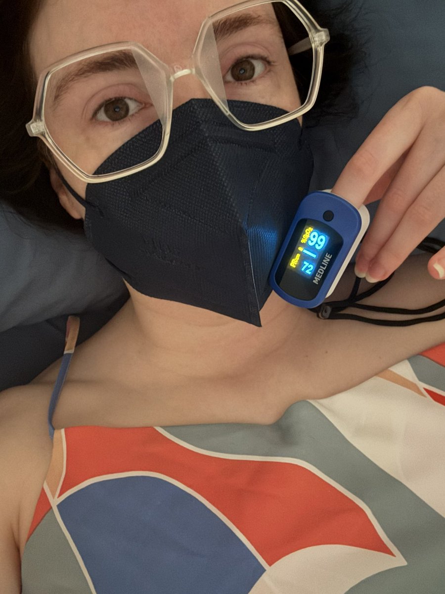 mrzphd's tweet image. 2/ Here’s the twist: even KN95 masked while in HBOT and not even 1/2way to 1.3 atm (very low because sinus &amp; ear pressure) is superior to portable oxygen alone, just 11 minutes in HBOT. Why masked, you ask? 2 reasons: 1) exhaling active infectious COVID will release into the room