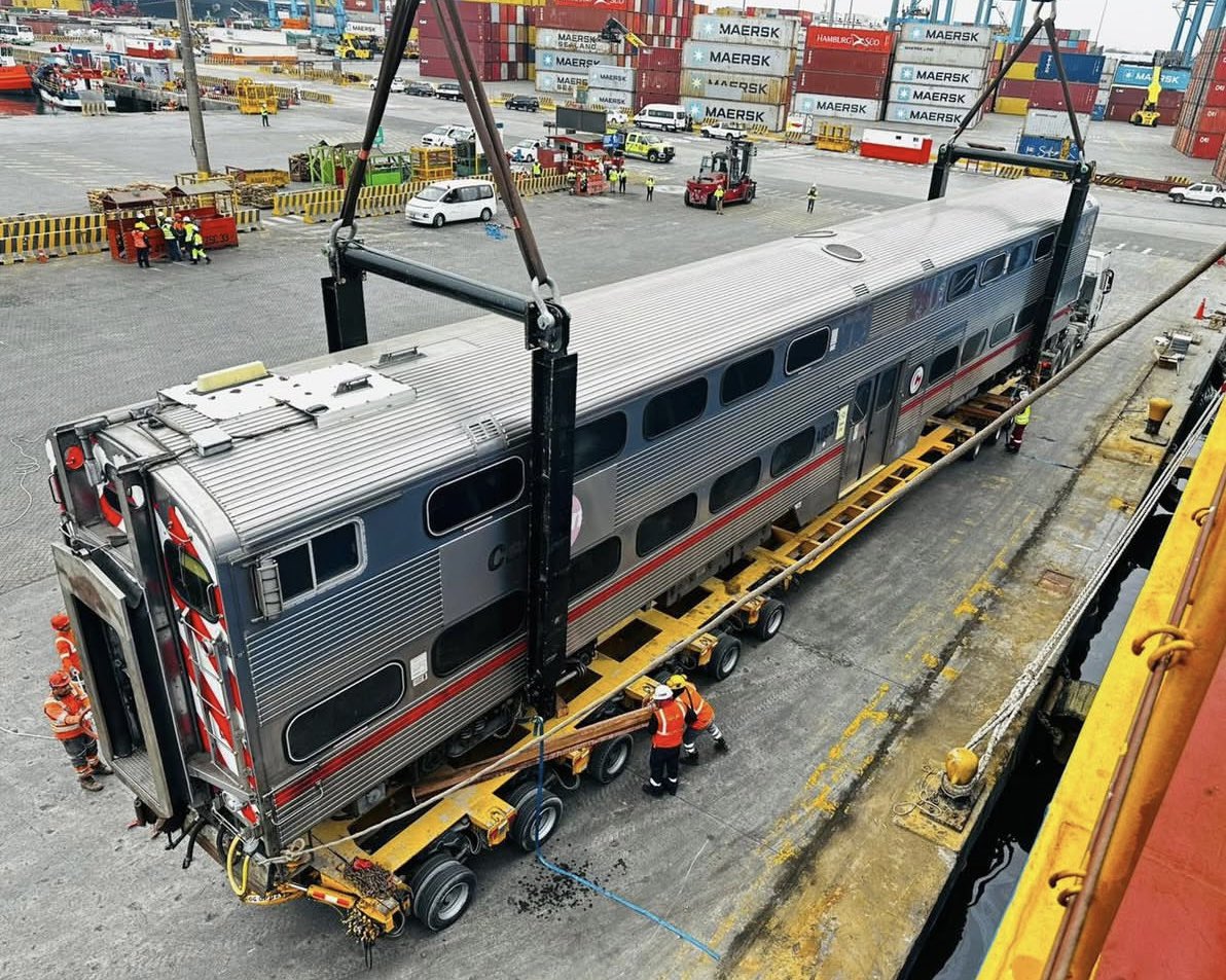 Quizás sea la 1ra vez en Sudamérica que habrá transporte público con los mejores materiales de fabricación.
Ni las inclemencias de la travesía marítimas afectó ese acero. Están impecables!