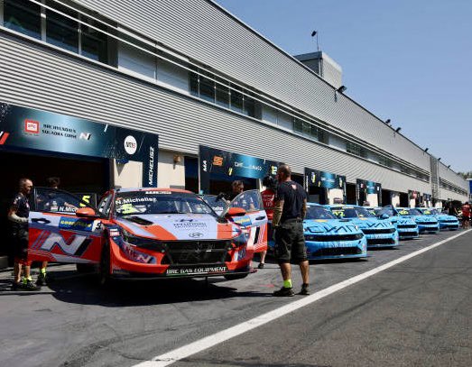 Lynk&amp;Co シアンレーシングによる『5台で囲んで殴るだけ戦法』

#WTCR