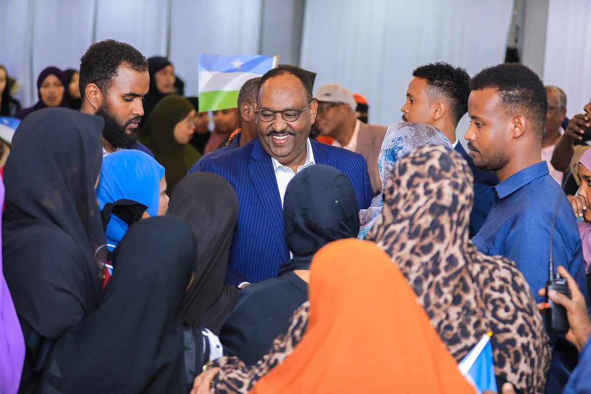 Pldefenceforce's tweet image. Madaxweyne @HESaidADeni wuxuu caawa ka qeybgalay kulan loogu mahadceliyey Haweenka Puntland doorkooda halgameed ee Hawlgalka Ciribtirka Argagixisada ee Calmiskaad.

Haweenka waa laf-dhabarta dagaalka. Waxayna Mudan yihiin billad qaran.

#Puntland #Haweenka #NabadPuntland