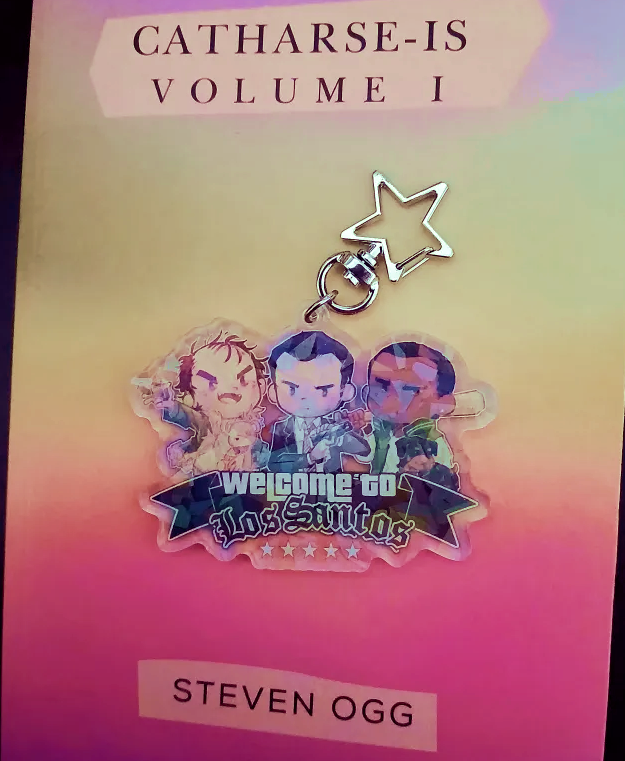 HSouflee's tweet image. Got the chance to meet Steven! I was able to gift him one of my keychains! We talked about art inspo and music (David Sylvian being a favourite musician we had in common ๐), it was nice and he was super sweet! โบ๏ธ๐๐โจ