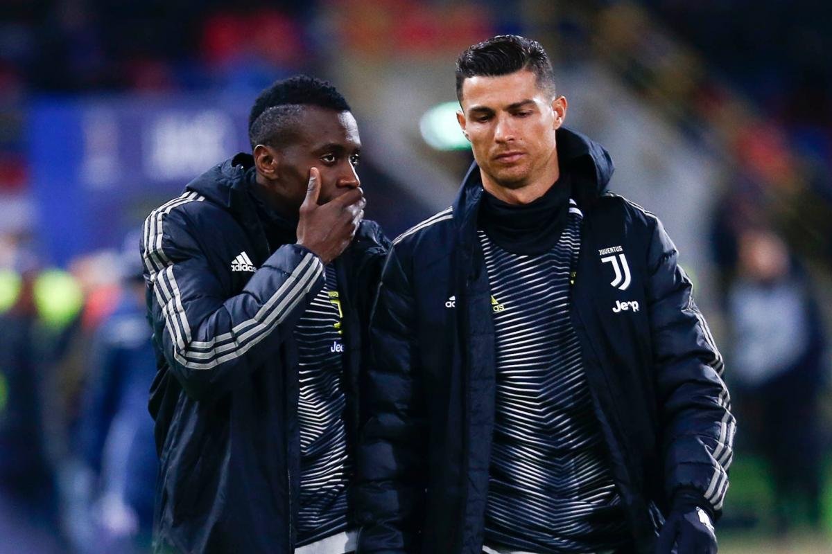 🔴🔴 Matuidi:

"Cristiano était un professionnel incroyable, obsédé par le travail.

Un soir, on est rentrés à 2 h du matin après un match de Serie A. On était épuisés, mais il est allé voir Benatia et l'a convaincu de l'accompagner à la salle de sport pour une séance de