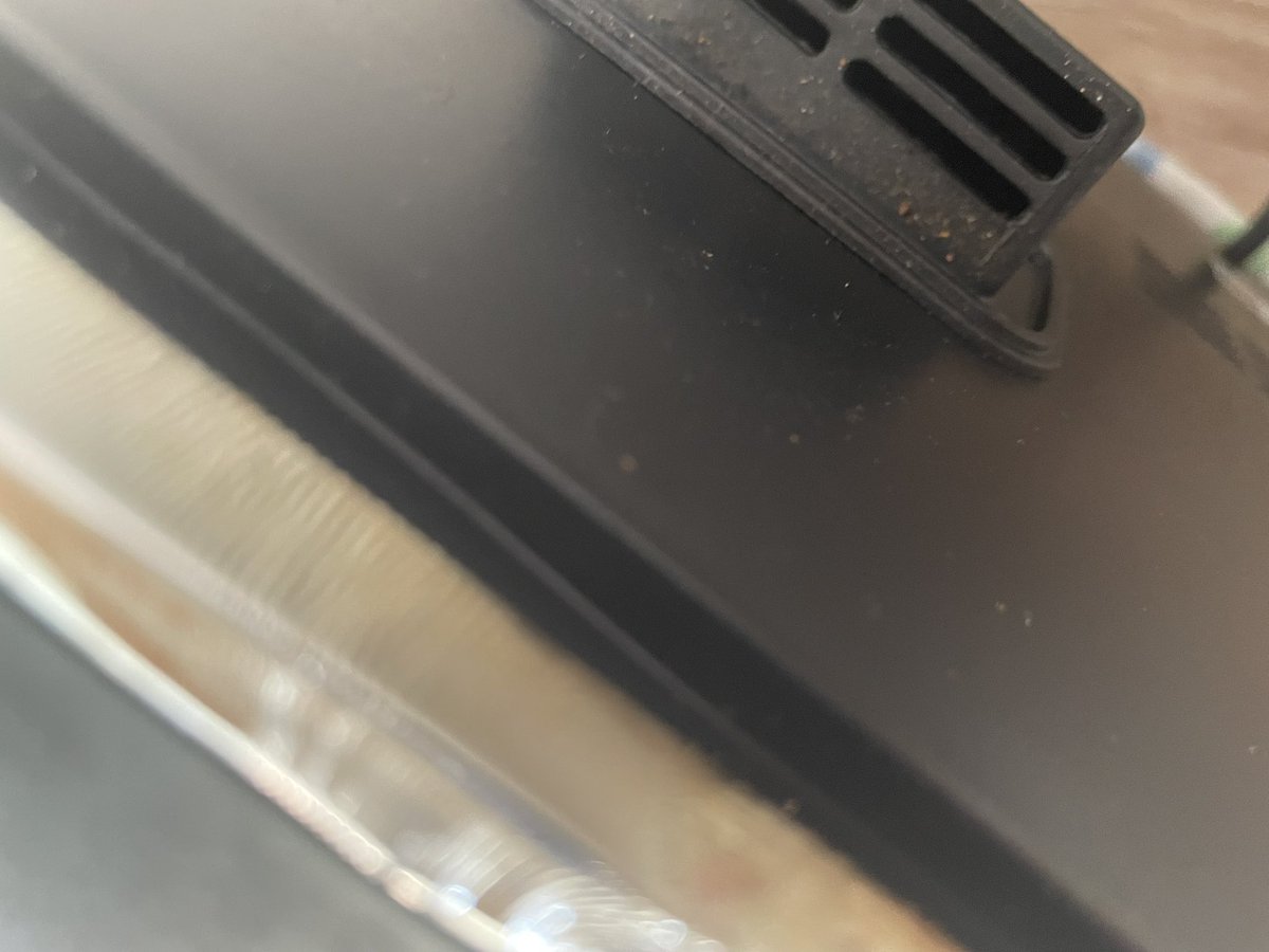 BethanBunce's tweet photo. @SharkNinja we have a dual draw air fryer from yourselves and the top of it has started to melt. Did phone customer service but was hung up on multiple times. Can you help? https://t.co/zXHYTR4qT0