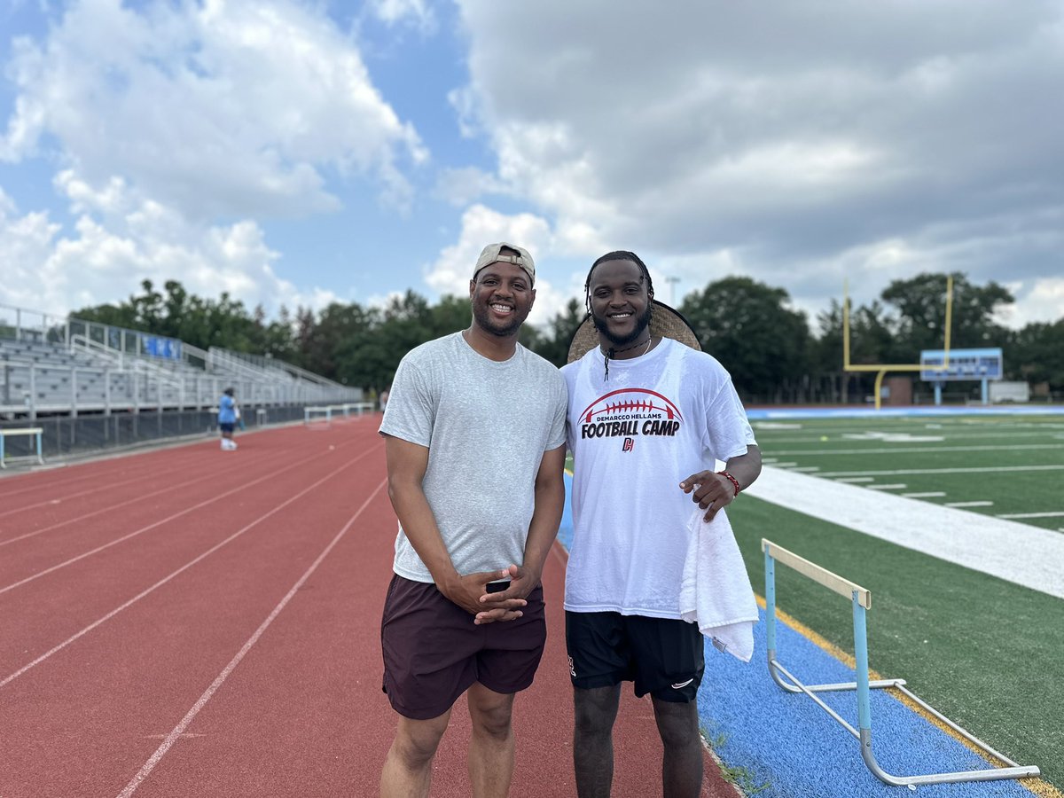 CMWendellFelder's tweet image. Stopped by DeMarcco Hellams’ football camp at Eastern High—what a powerful example of giving back. Thank you, DeMarcco, for investing in our youth and showing them what’s possible. From DC to the NFL, your journey inspires! 🏈