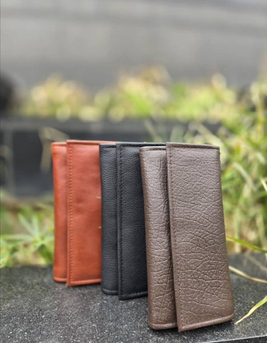👛 Elegance, Hand Delivered
Sophisticated style in every seam.
Our ladies’ genuine leather wallets are handmade in 🇿🇼 Zimbabwe with love and detail.

💵 $35 | 📍 Eastgate Market Shop G14
📩 DM now

#DehwearIsikhumba #MadeInZimbabwe #ElegantStyle #SupportLocal #ForHerByDehwear