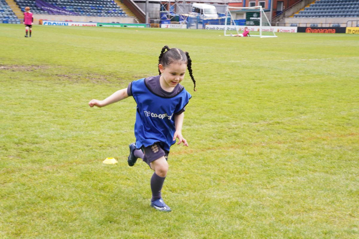 Rochdale AFC Community Trust (@rafccommunity) on Twitter photo β‘ GOALS, GIGGLES & GAME TIME! β‘
Join our Summer Soccer School from 21st July at:
π Crown Oil Arena
π Heywood Cricket Club-single days available
Expect:
π₯
Goal scoring
π€ Team building
π― Skill improving
π Friend making
π² Donβt miss out, book now: rafc-community-trust.classforkids.io/camps β‘ GOALS, GIGGLES & GAME TIME! β‘
Join our Summer Soccer School from 21st July at:
π Crown Oil Arena
π Heywood Cricket Club-single days available
Expect:
π₯
Goal scoring
π€ Team building
π― Skill improving
π Friend making
π² Donβt miss out, book now: rafc-community-trust.classforkids.io/camps