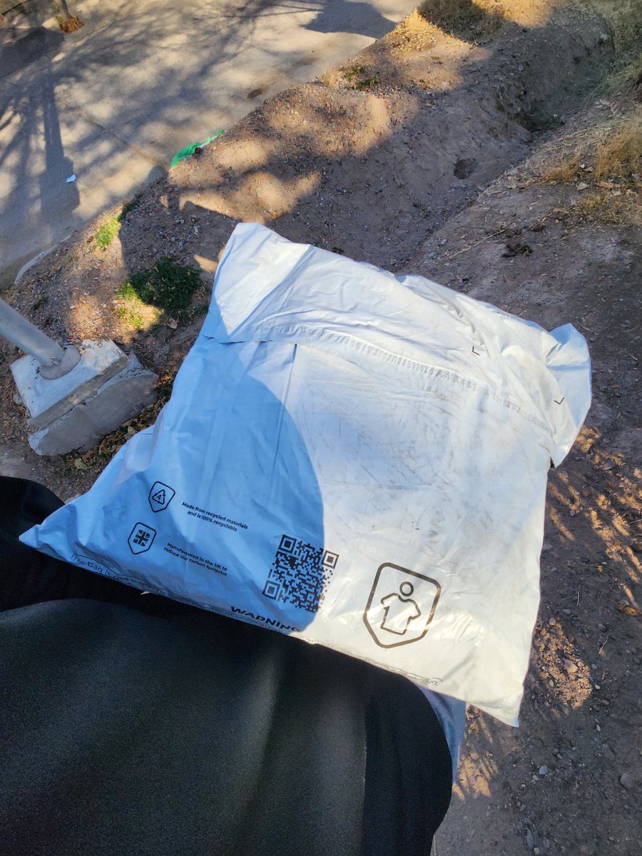 LeandroG____'s tweet photo. Pedido el 30/06, recibido el 07/07 a Mendoza por DHL. El repartidor no llegaba a mi campo asique me escribió para hacer punto de encuentro!

Reversible Italia $38.99
Reversible Bayern $38.99
Rain jacket Liverpool 2011 $31.99
Envio $32.99

Total: 197mil pesos con los impuestos! https://t.co/txEi7xxvpH