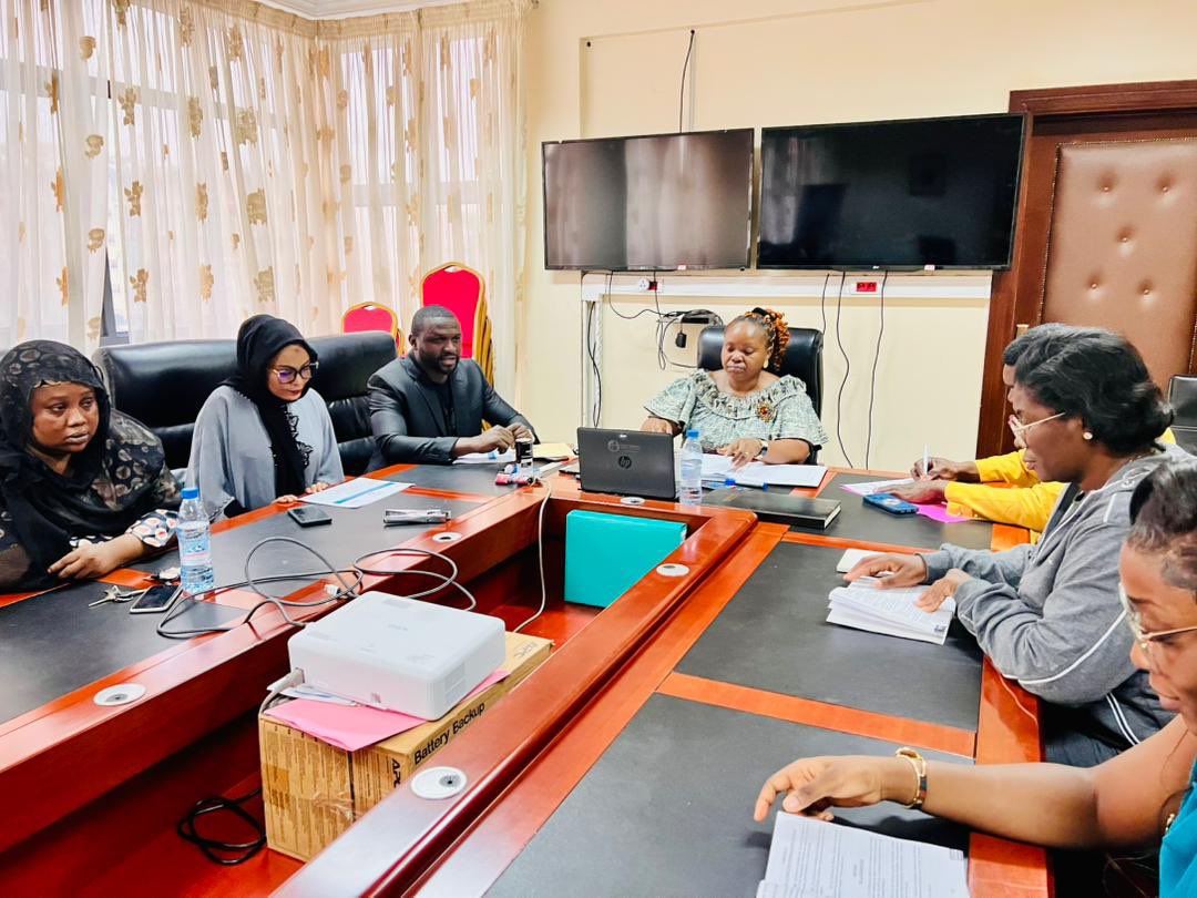 elecamofficiel's tweet image. Présidentielle 2025 : la commission de réception des dossiers de candidatures des partis politiques est en place à l’immeuble siège d’Elecam. 
#Presidenciales2025 #Presidentielle2025 
#ElectionsCameroon
#Elecam #Cameroun #election #Elections #Cameroon