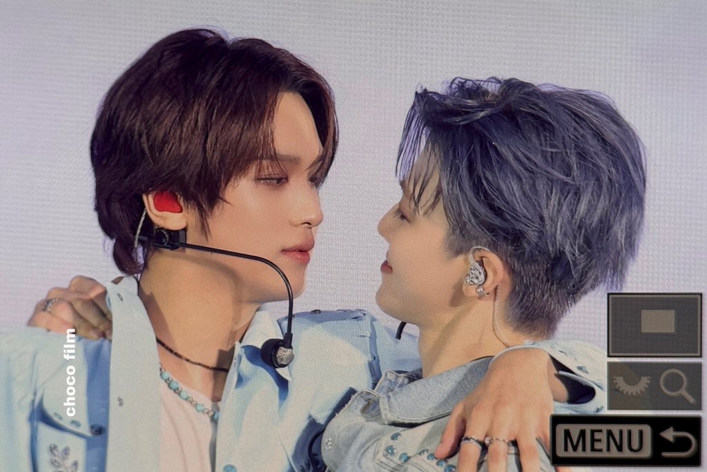 ilovenahyuck's tweet photo. i really think they’ll finally kiss this year https://t.co/uJgecrYaIG