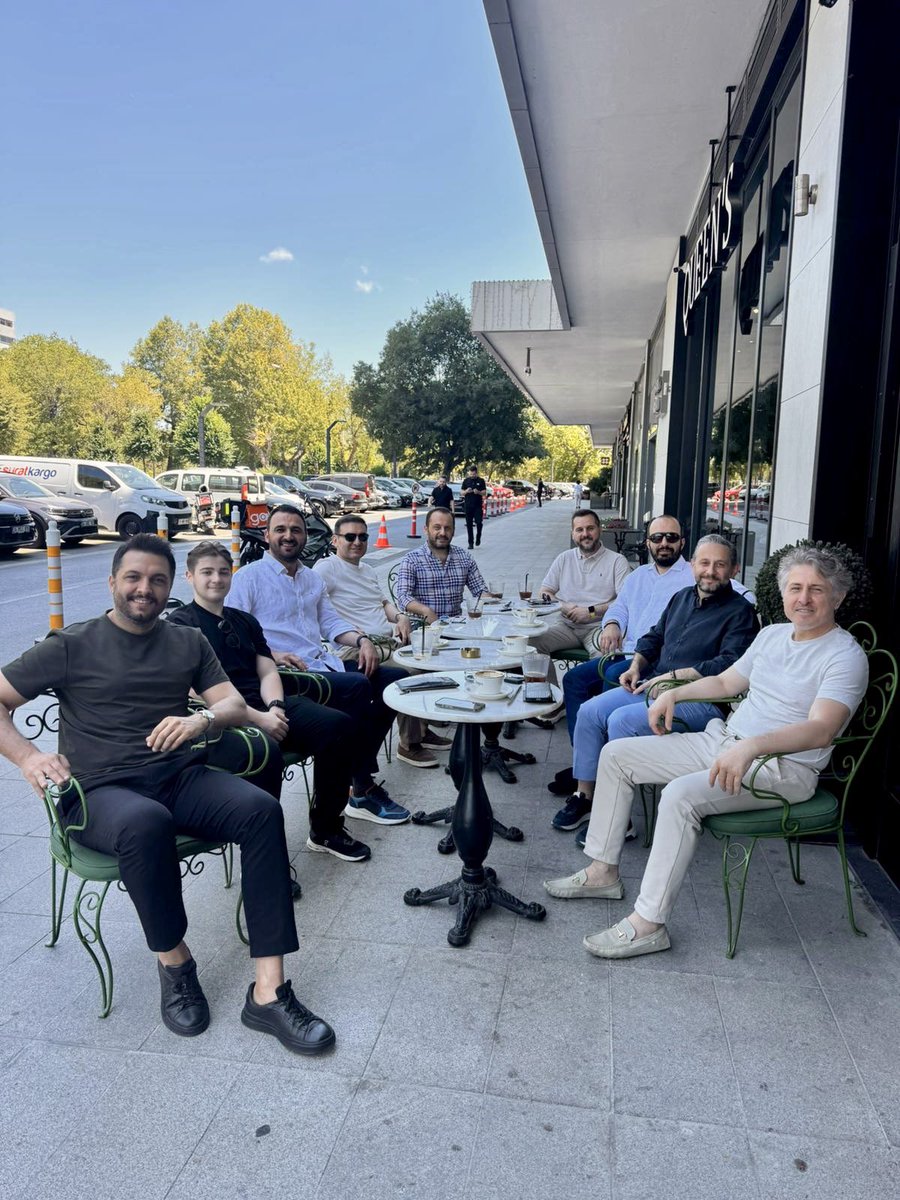 📍 Cumartesi Buluşmaları
⠀
Bahçelievler’den dostlarımızla bir araya geldik, gündeme dair meseleleri samimi bir muhabbetle değerlendirdik.
⠀
Fikirlerin paylaşıldığı, gönüllerin yakınlaştığı, sohbetin yüzleri güldürdüğü bir Cumartesi daha geride kaldı.
⠀
Teşkilat ruhu, sadece