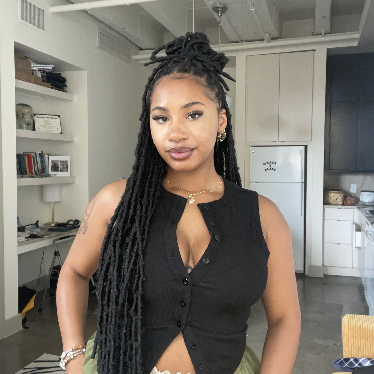 aspenleette's tweet photo. Let me switch it up🖤 https://t.co/8hoR2YWHXB