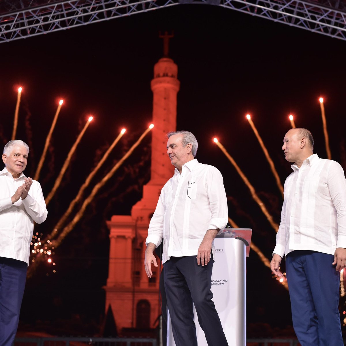 ¡Feliz cumpleaños al presidente y amigo @LuisAbinader! 
Le deseo salud y renovados éxitos en su determinación de seguir guiando con compromiso a nuestro país. 🇩🇴