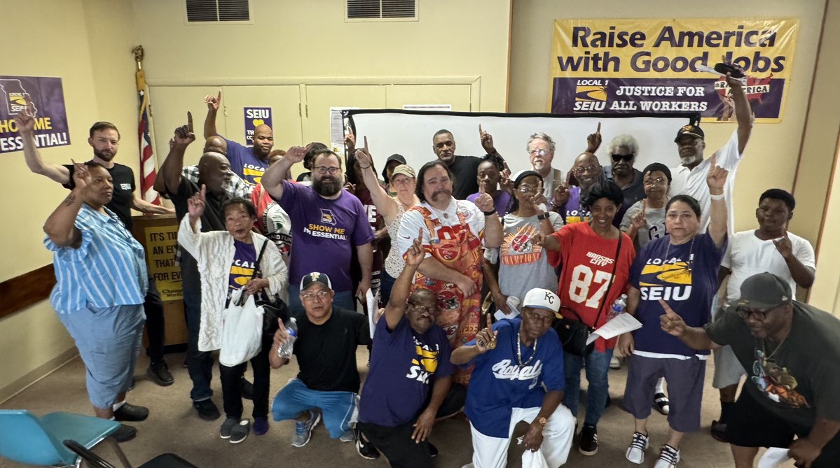 SEIULocal1's tweet image. LOCAL 1 VICTORY: Essential janitors who service over 150 buildings in Kansas City, MO have ratified a strong, new, three-year contract, with raises, more time off, worker protections, and more! Member leaders fought for a fair contract affecting 800 working families, and WON.
