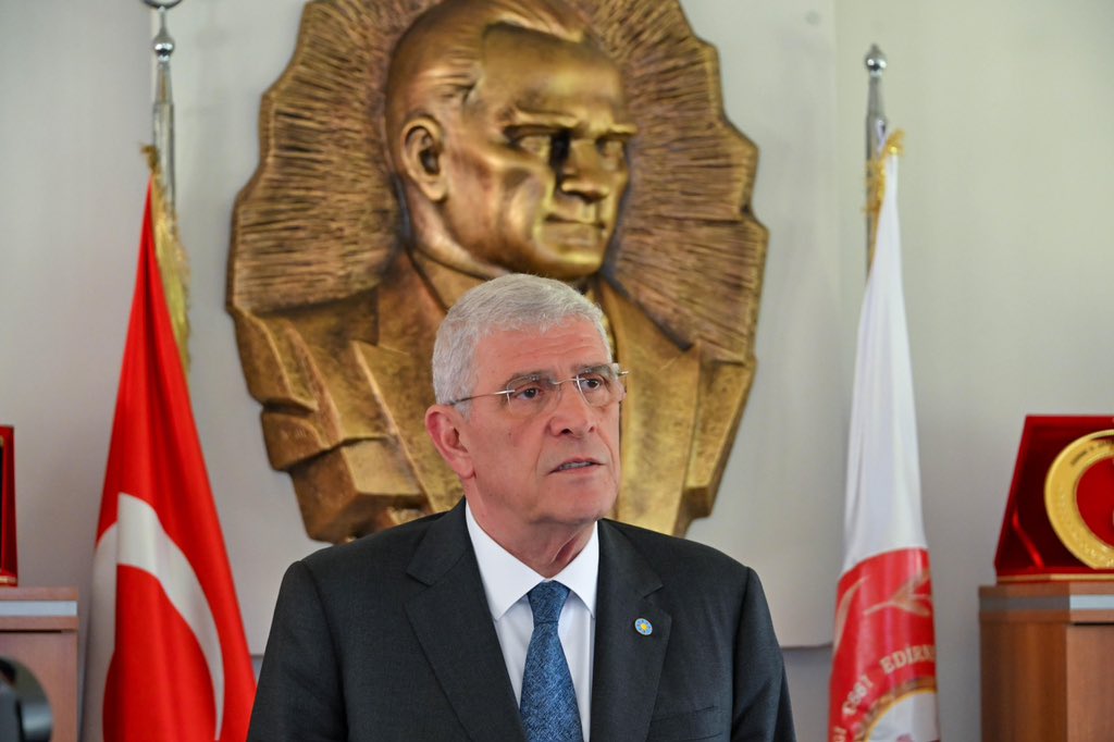 Şehitlerimiz milletin bağrına, aileleri bizlere emanettir.

Gazilerimiz başımızın tacıdır.