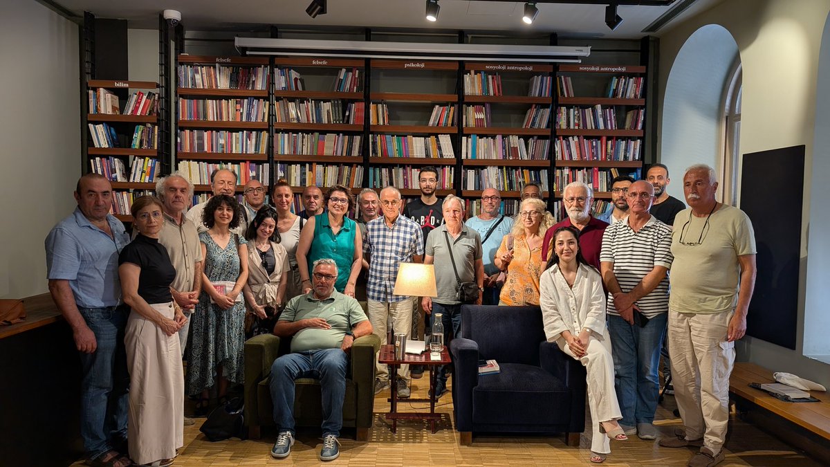 Ayfer Karakaya-Stump (@ayferstump) on Twitter photo Keyifli, sıcak, bol sohbetli bir imza günü oldu.
İletişim Yayınları'na, Robinson Crusoe kitabevine ve zahmet edip gelen tüm okuyuculara çok teşekkürler!
<a href="/iletisimyayin/">İletişim Yayınları</a>
<a href="/rob389/">Robinson Crusoe 389</a> Keyifli, sıcak, bol sohbetli bir imza günü oldu.
İletişim Yayınları'na, Robinson Crusoe kitabevine ve zahmet edip gelen tüm okuyuculara çok teşekkürler!
<a href="/iletisimyayin/">İletişim Yayınları</a>
<a href="/rob389/">Robinson Crusoe 389</a>