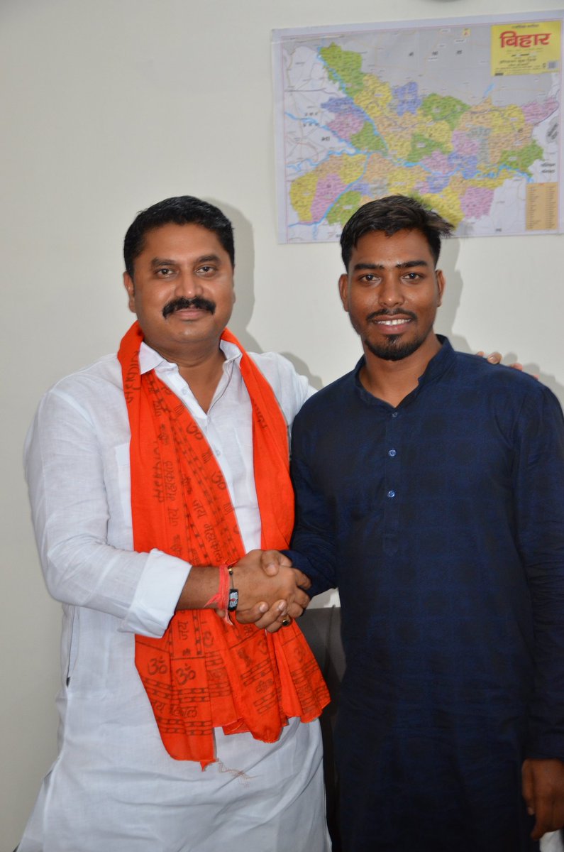 बड़े भाई <a href="/imRanaRanjit/">Rana Ranjit Singh</a> जी ।
#brotherhood #indian #bihari