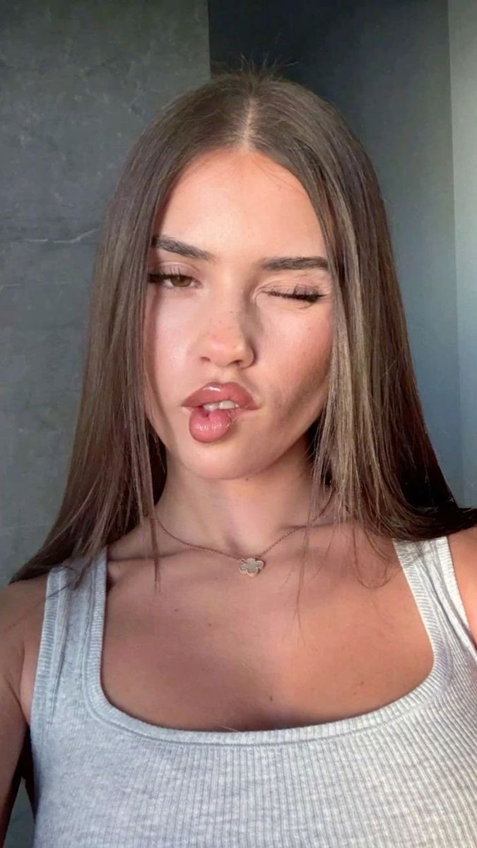spoilsabrinaa's tweet photo. Biting my lip thinking about draining you dry 😈 https://t.co/95dov2Ab9R