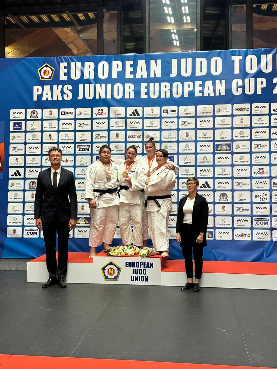 וואלה הטוויטר שלי הפך להיות כבר עמוד הערצה אליה, רק שתמשיך🇮🇱❤️