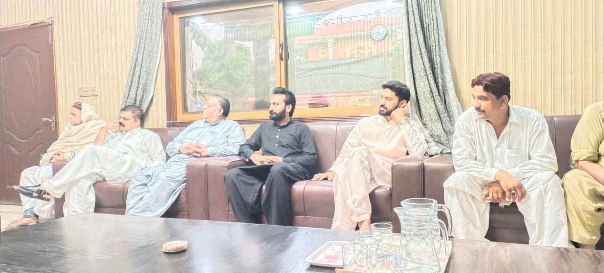 Nadeem Asghar kaira (@nadeemkaira1) on Twitter photo لالامُوسی: چوہدری محمد اصغر کائرہ ایڈووکیٹ نے سابق وائس چئیرمین شیخ خالد صاحب سے انکے پوتے کی وفات پر اظہار تعزیت کی
<a href="/BBhuttoZardari/">BilawalBhuttoZardari</a> <a href="/QamarKairaPPP/">Qamar Zaman Kaira</a> لالامُوسی: چوہدری محمد اصغر کائرہ ایڈووکیٹ نے سابق وائس چئیرمین شیخ خالد صاحب سے انکے پوتے کی وفات پر اظہار تعزیت کی
<a href="/BBhuttoZardari/">BilawalBhuttoZardari</a> <a href="/QamarKairaPPP/">Qamar Zaman Kaira</a>
