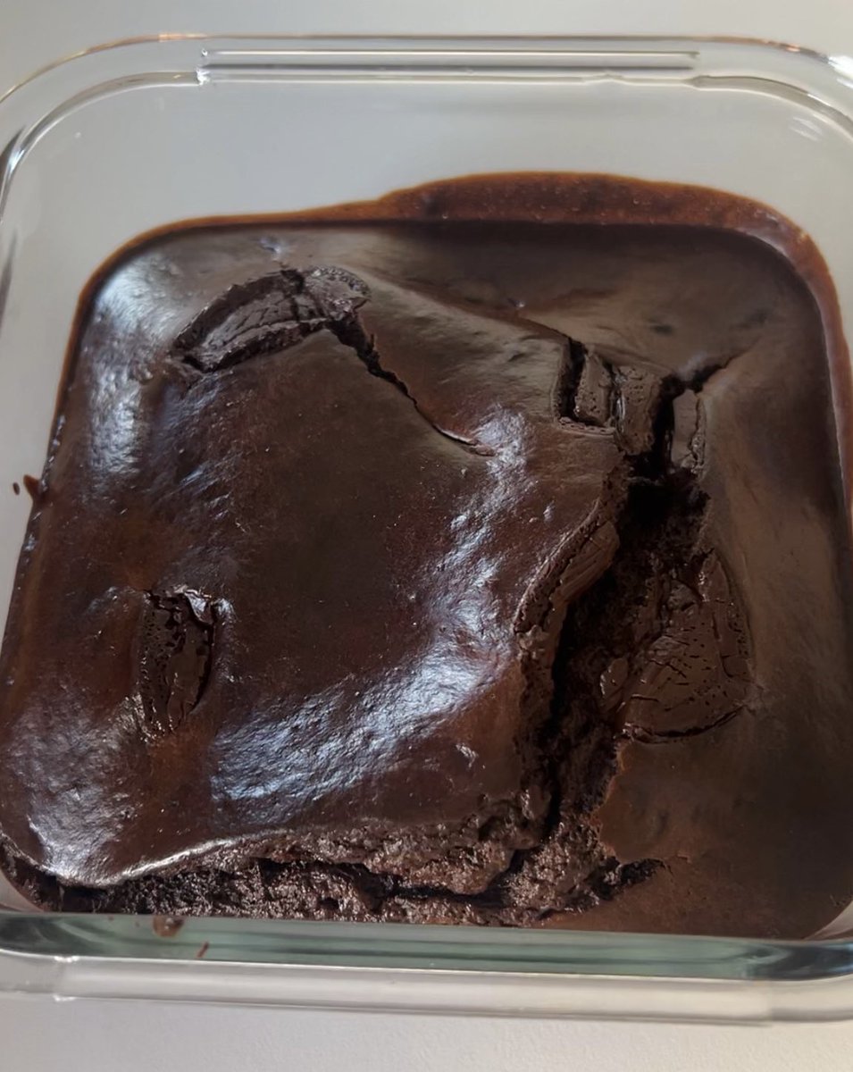 IsmaelCobos's tweet photo. Mi primer brownie casero ⬇️
Los envidiosos dirán que no lo he hecho yo 😒 https://t.co/fjaX9zEdpo