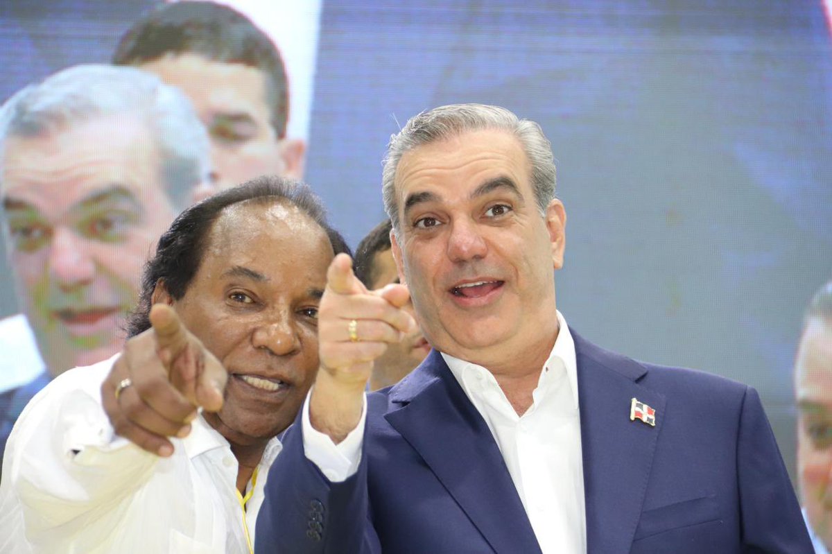 En nombre de mi familia y en el mío propio, deseamos que Dios siga bendiciéndolo en su día de cumpleaños. La sociedad dominicana reconoce los esfuerzos que ha realizado desde que asumió la presidencia, demostrando capacidad de trabajo para realizar los cambios en el país.