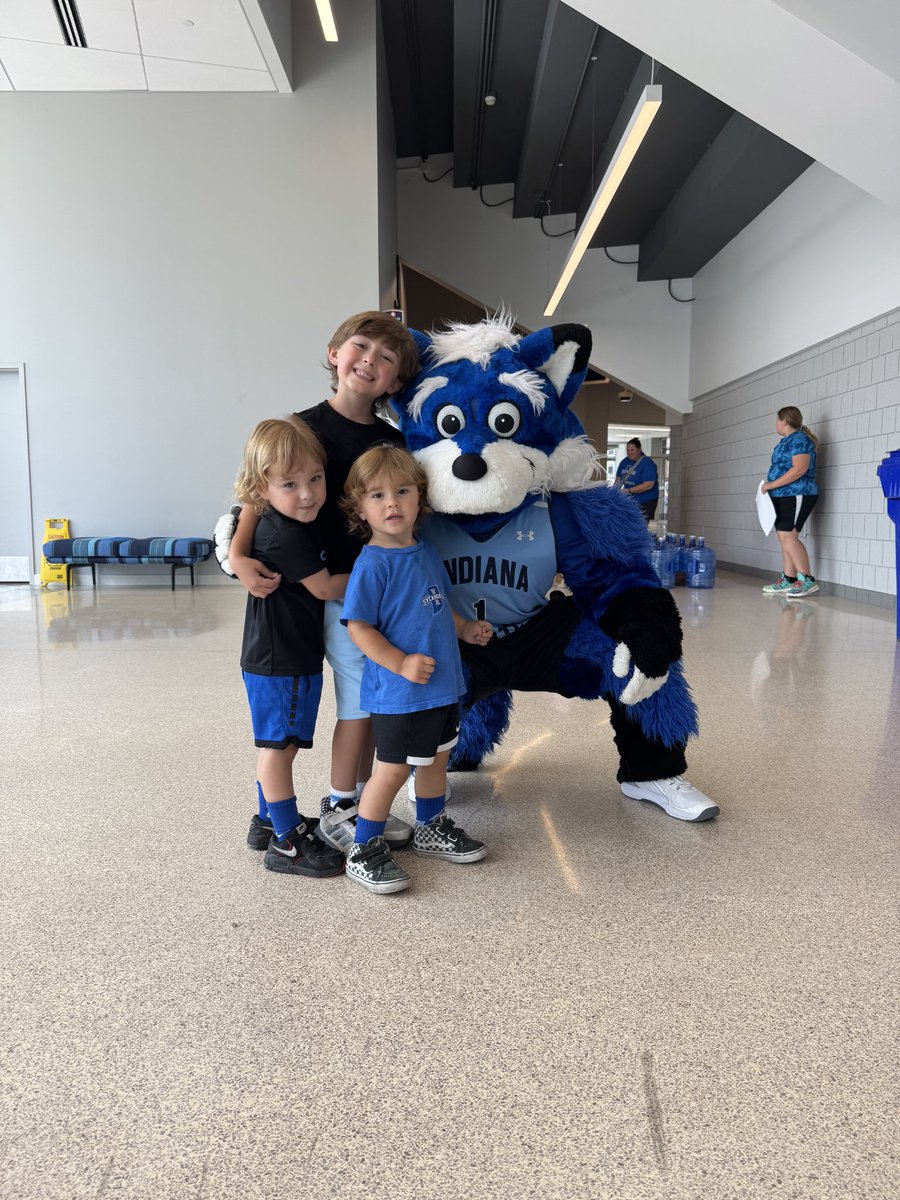 ISUHuff's tweet image. We had a great time at today's Crossroads of Champions event for Men's basketball. The kids got to meet Sam, @HunterHarding13, @Ez_15_, and @xavier_hall22. Looking forward to basketball in the Hulman Center.