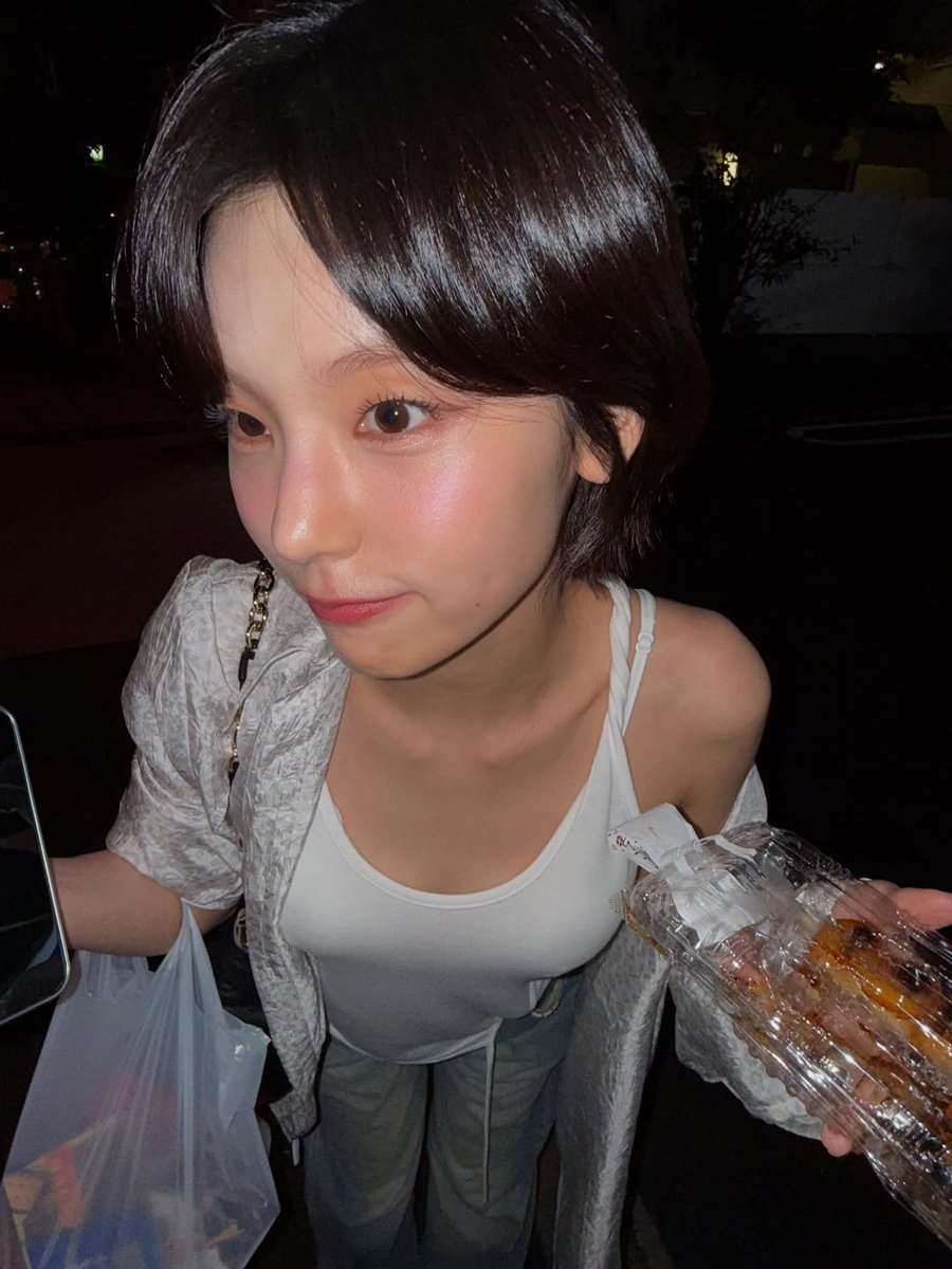 #YEJI yezyizhere instagram update