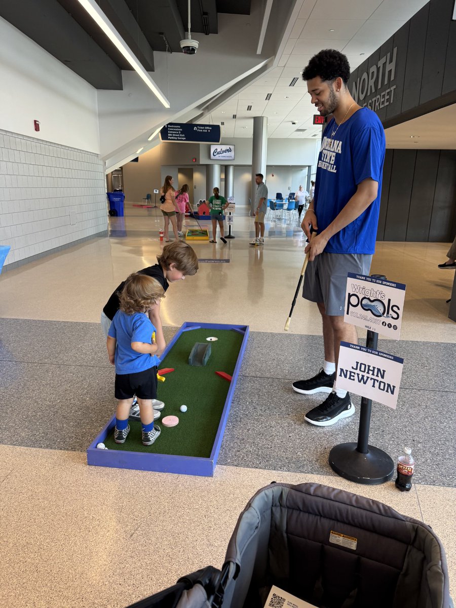 ISUHuff's tweet image. We had a great time at today's Crossroads of Champions event for Men's basketball. The kids got to meet Sam, @HunterHarding13, @Ez_15_, and @xavier_hall22. Looking forward to basketball in the Hulman Center.