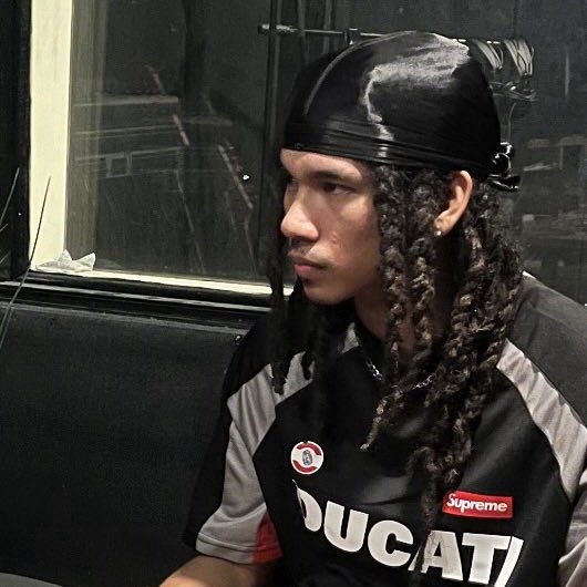 brylleseb's tweet photo. "kuya pa-out na po sa pc 2"
"ay sa pc 3 po pala kuya sorry"

batang naglalaro sa pc 2: https://t.co/3URywdF6FF