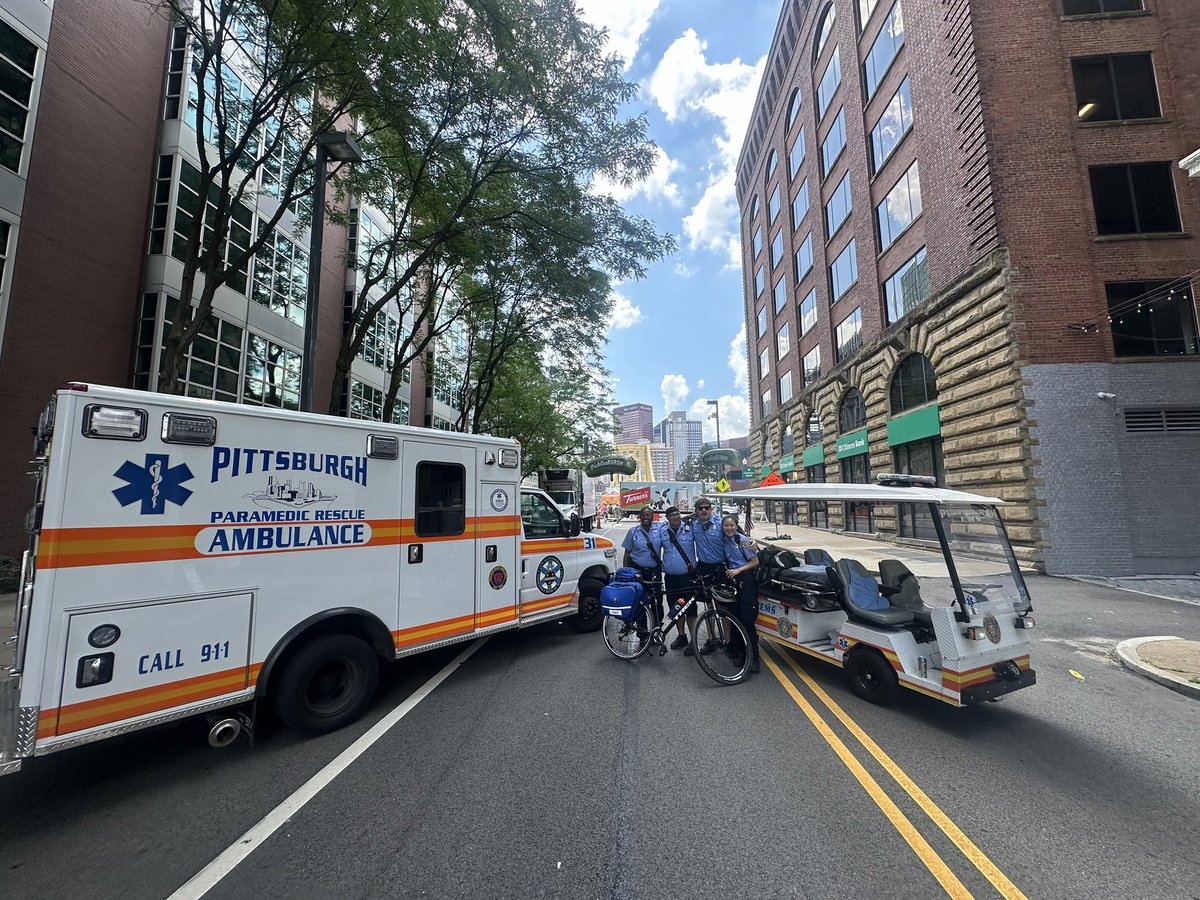 PghEMS's tweet image. Pickles & Paramedics!
@PghEMS is out in force this weekend to support Picklesburgh! On medic units, medical carts, & bicycles our team is ready to provide emergency care to all.
It’s hot out! Stay hydrated, be alert for signs of heat-related illness, & call 911, if needed.