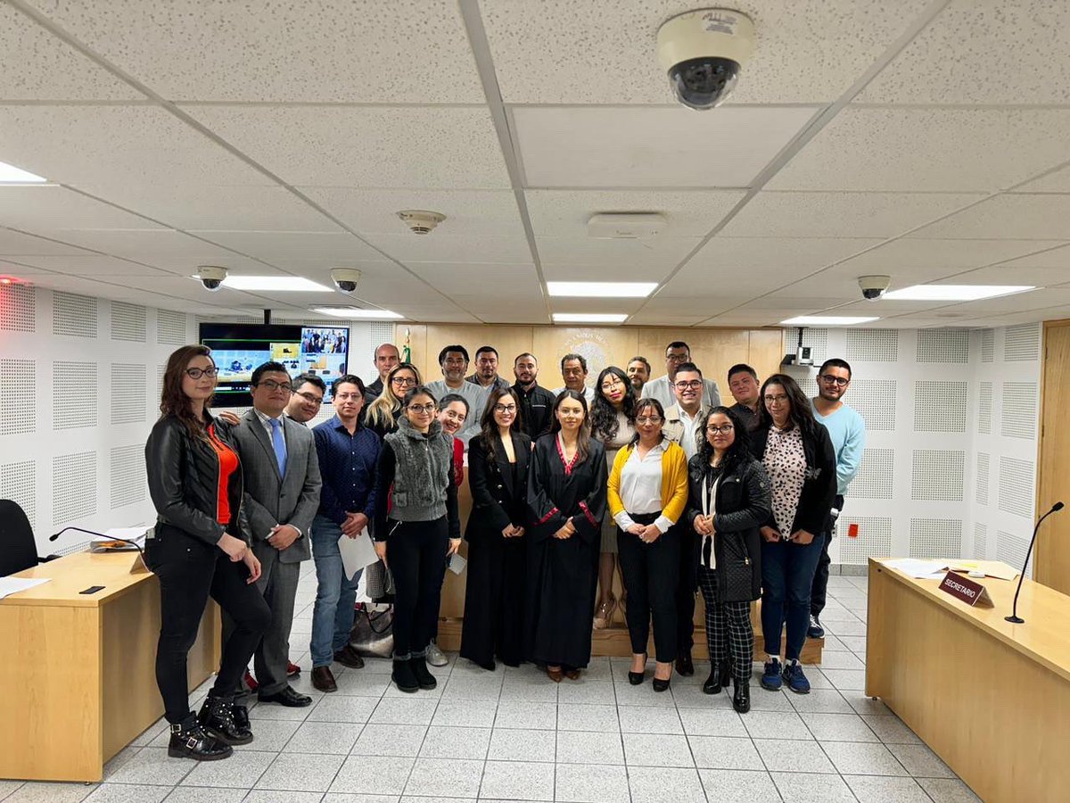 🟡 Hoy 12 de julio, Día del Abogad@, celebramos esta magnífica profesión que nos exige compromiso diario por la Justicia, en los juzgados y fuera de ellos; capacitación constante y empatía. Feliz día colegas! ⚖️👩🏻‍⚖️🤝