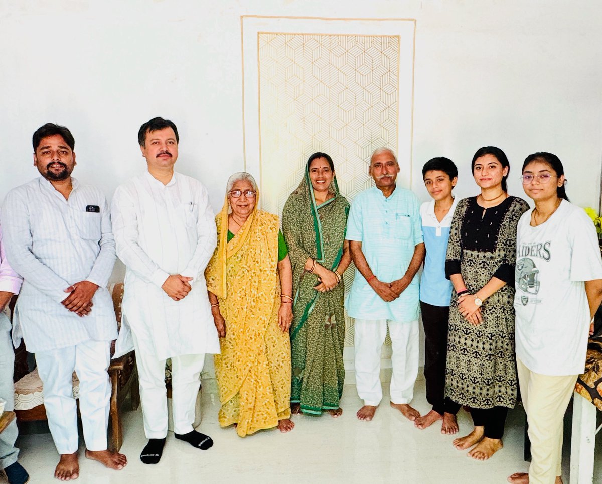 Triptisaini19's tweet image. सौभाग्य🙏

हर क़दम पर मेरा मार्गदर्शन करने वाले अखिल भारतीय विद्यार्थी परिषद के राष्ट्रीय संगठन मंत्री आदरणीय आशीष चौहान जी भैया का आज घर पर आना हुआ।

#ABVP #sawanspecial