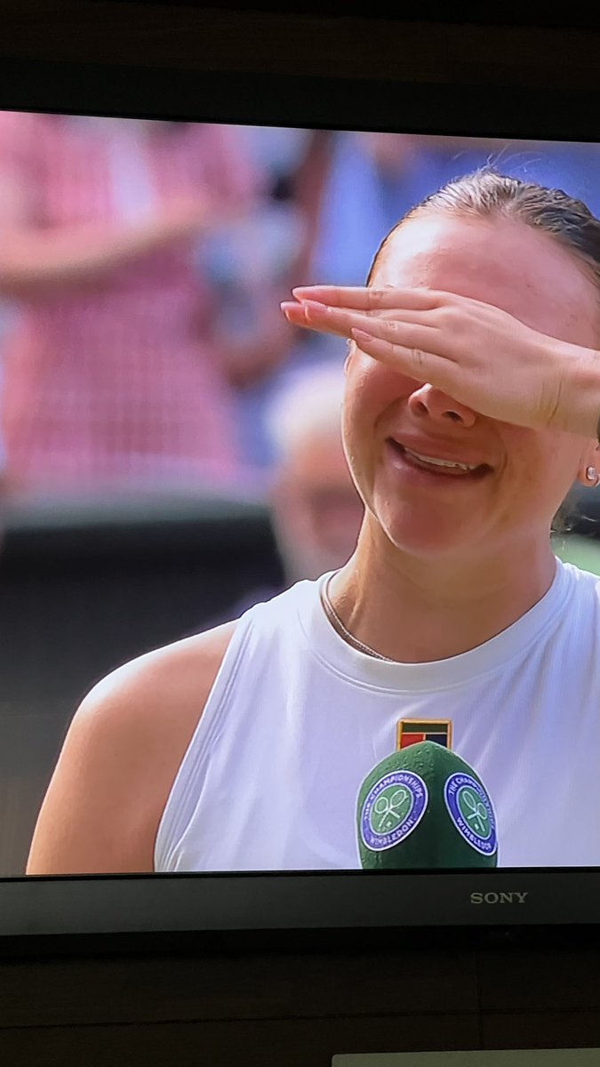 DrShashiVohra1's tweet image. Was heart breaking to see Amanda lose today…
dont know what you thought,I felt #JohnMcEnroe’s remarks were unnecessarily piercing &amp;amp; discouraging 

Am sure Amanda Anisimova will return in the future and claim her place in Tennis world,

#Wimbledon2025 
#ladiesfinal 
#WIMBLEDON