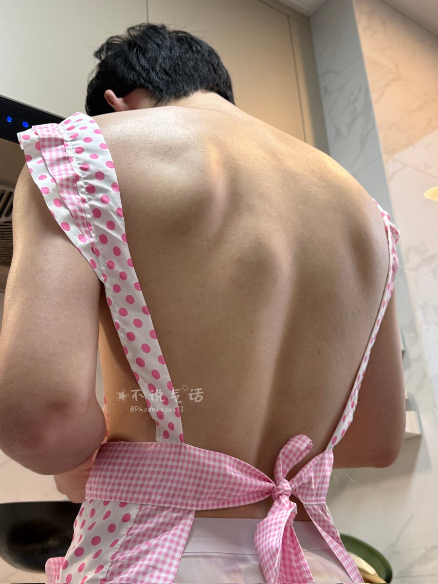 别生气了，穿女仆装给你做四菜一汤。